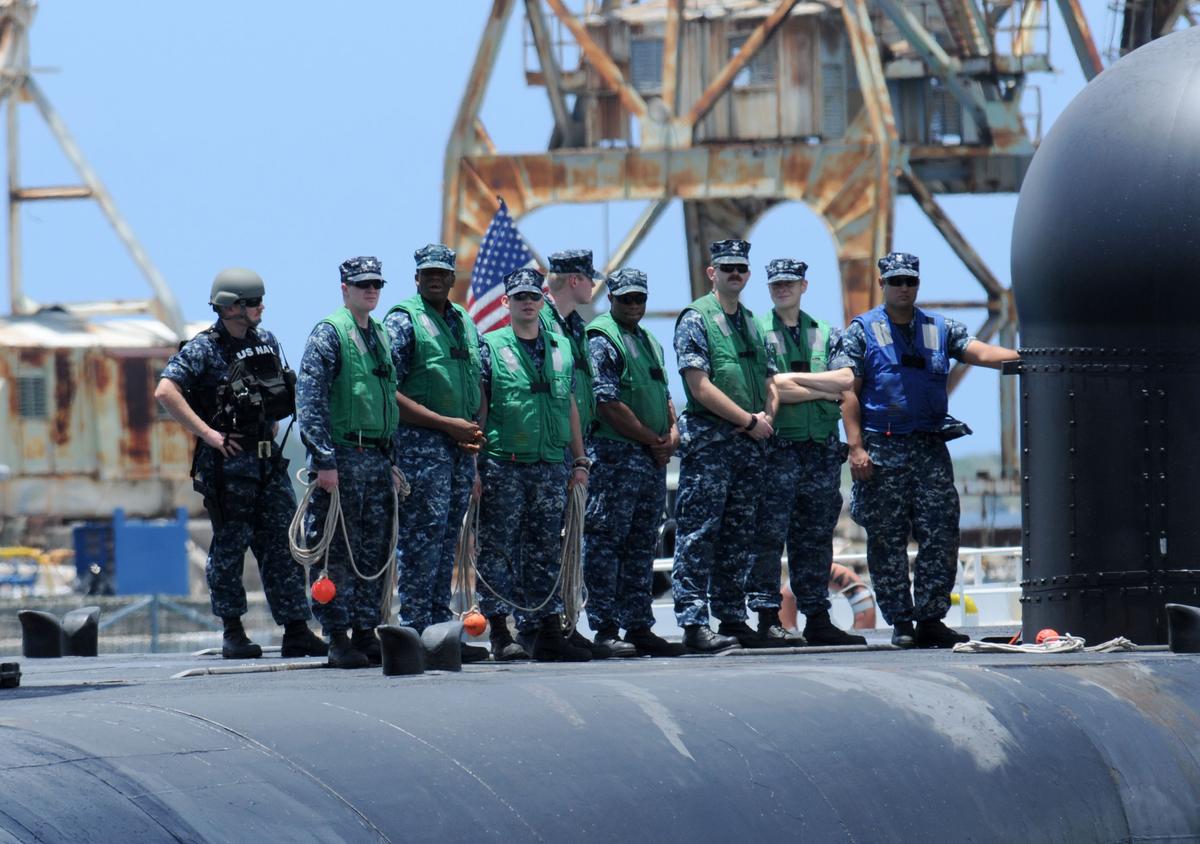Sailors aboard the guided-missile submarine stand ready as the vessel pulls into Apra Harbor (<a href="https://www.dvidshub.net/image/905111/uss-ohio-guam">Mass Communication Specialist 1st Class Jeffrey Jay Price</a>/U.S. Navy)
