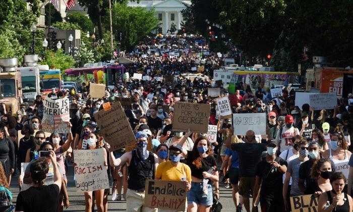 Thousands Hopeful for ‘Meaningful Change’ Gather in Washington