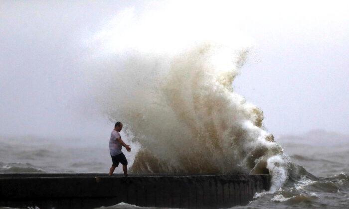 High Winds, Rain as Tropical Storm Cristobal Makes Landfall Over Louisiana