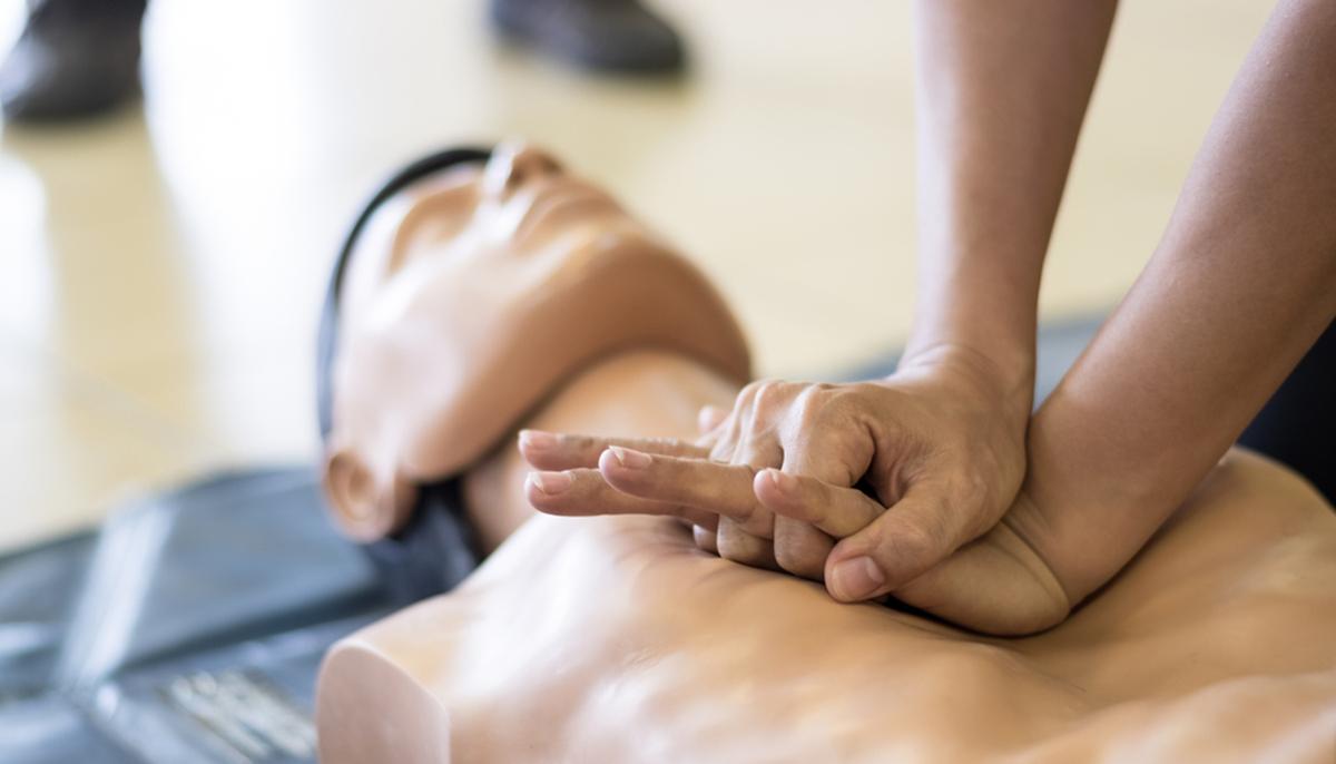 High School Teen Rushes to Help Teacher Who Collapsed at School, Saves Her Life With CPR