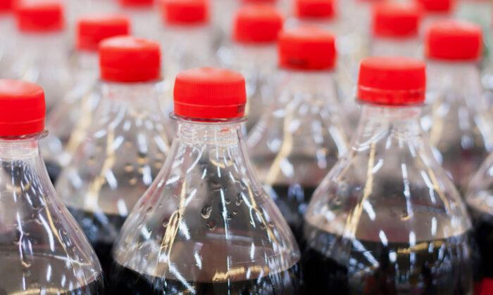 New Zealand Mom of 3 ‘Addicted’ to Coca-Cola Dies After Drinking 3 Liters of Pop per Day