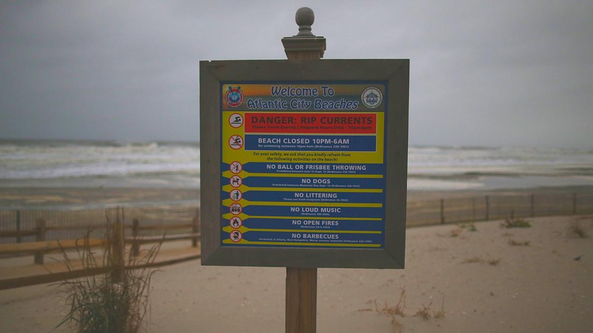 A sign announces "Danger Rip Current" in Atlantic City, New Jersey on Oct. 28, 2012. (Photo by Mark Wilson/Getty Images)