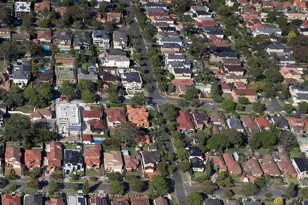 Thousands of Australians Apply for HomeBuilder Grants in First Week