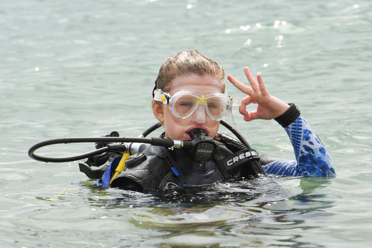 Amy is one of the youngest people to dive with sharks. (Caters News)