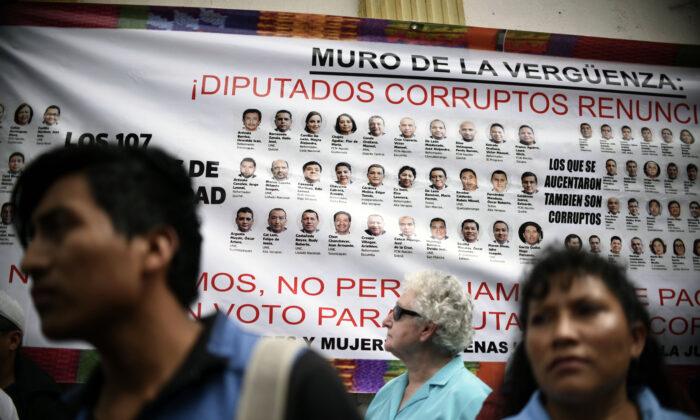 US Bans Entry of Guatemalan President’s Former Chief of Staff on Corruption Grounds