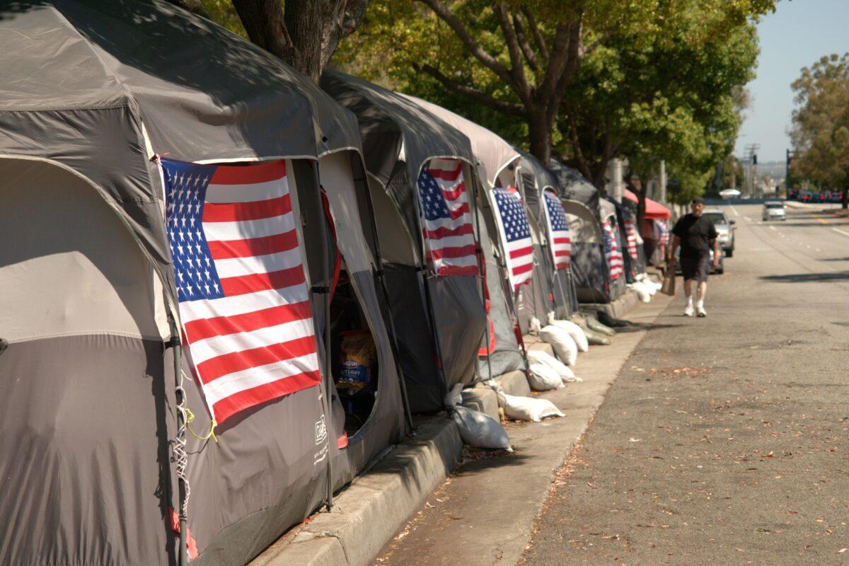 Tents are set up for homeless veterans outside the Veteran Affairs Greater Los Angeles Healthcare System campus in Los Angeles, on June 7, 2020. (Hau Nguyen/The Epoch Times)
