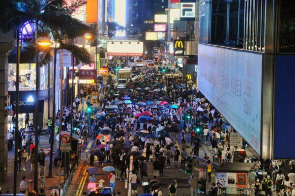 People march on Queen’s Road in Central, Hong Kong, on June 9, 2020. (Song Bilong/The Epoch Times)