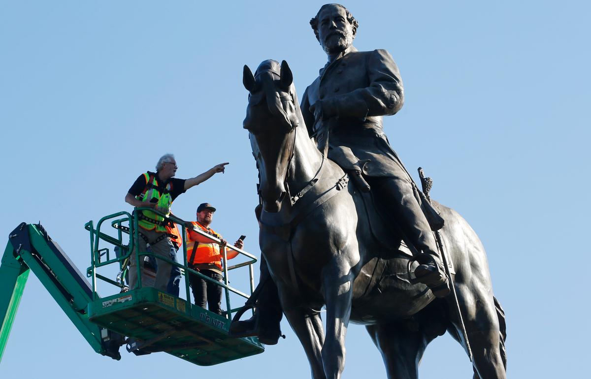 Judge Issues Order Halting Lee Statue Removal for 10 Days