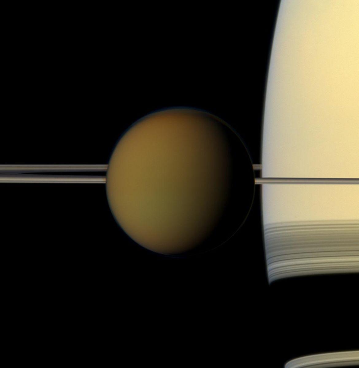 (<a href="https://en.wikipedia.org/wiki/File:Titan_and_rings_PIA14909.jpg">NASA/JPL-Caltech/Space Science Institute</a>)