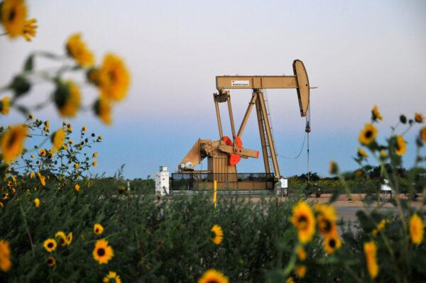 A pump jack operates at a well site leased by Devon Energy Production Company near Guthrie, Okla., on Sept. 15, 2015. (Nick Oxford/Reuters)