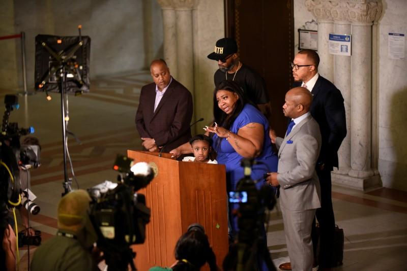Roxie Washington, the mother of George Floyd's 6-year-old daughter Gianna Floyd, addresses the press alongside her and their lawyers, at Minneapolis City Hall following the death of George Floyd, while in Minneapolis police custody, in Minneapolis, Minn., June 2, 2020. (Nicholas Pfosi/Reuters)