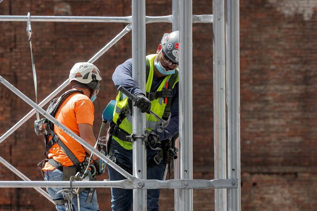 Construction workers assemble a scaffold at a job site, as phase one of reopening begins, during the outbreak of COVID-19 in New York on June 8, 2020. (Brendan McDermid/Reuters)