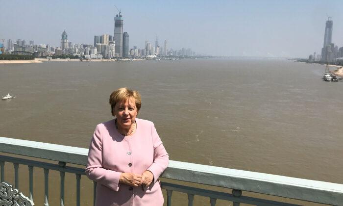 China Needs to Do More on Market Access, Merkel Tells Li
