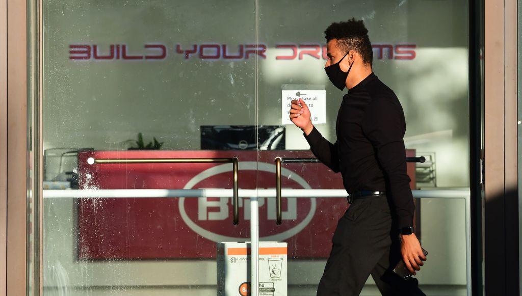 A man wears a protective mask as he walks past the BYD office in Los Angeles, Calif., on May 13, 2020. (Frederic J. Brown/AFP via Getty Images)