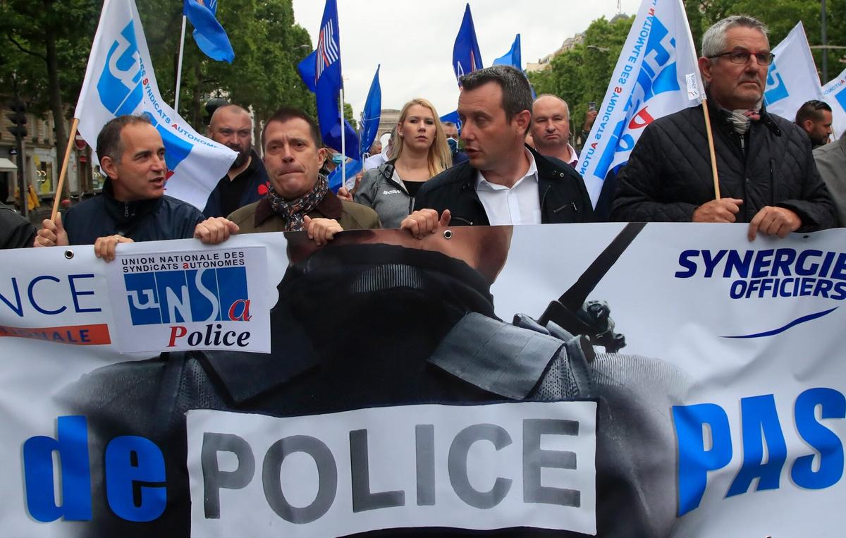 French Police Hold Banned Demonstration to Demand Government Support