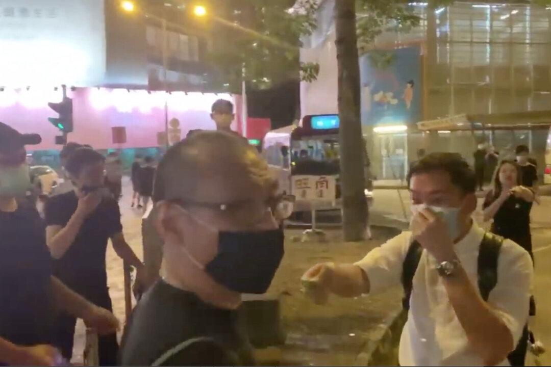 Epoch Times Staffer Attacked by Knife-Wielding Man in Hong Kong