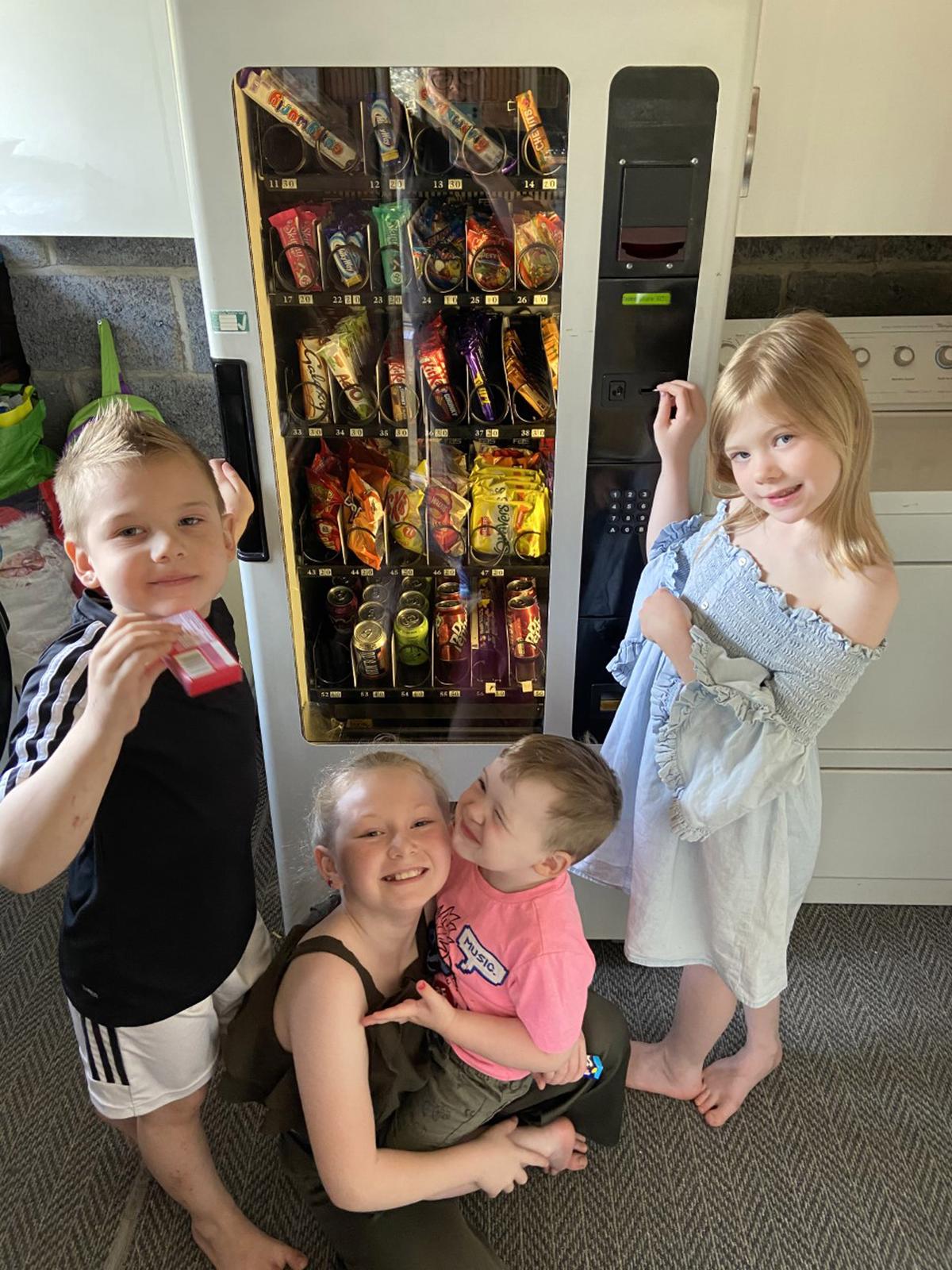 Shannon, 9, Lucy, 8, Jack, 5 and Elijah, 2, with the vending machine (Caters News)