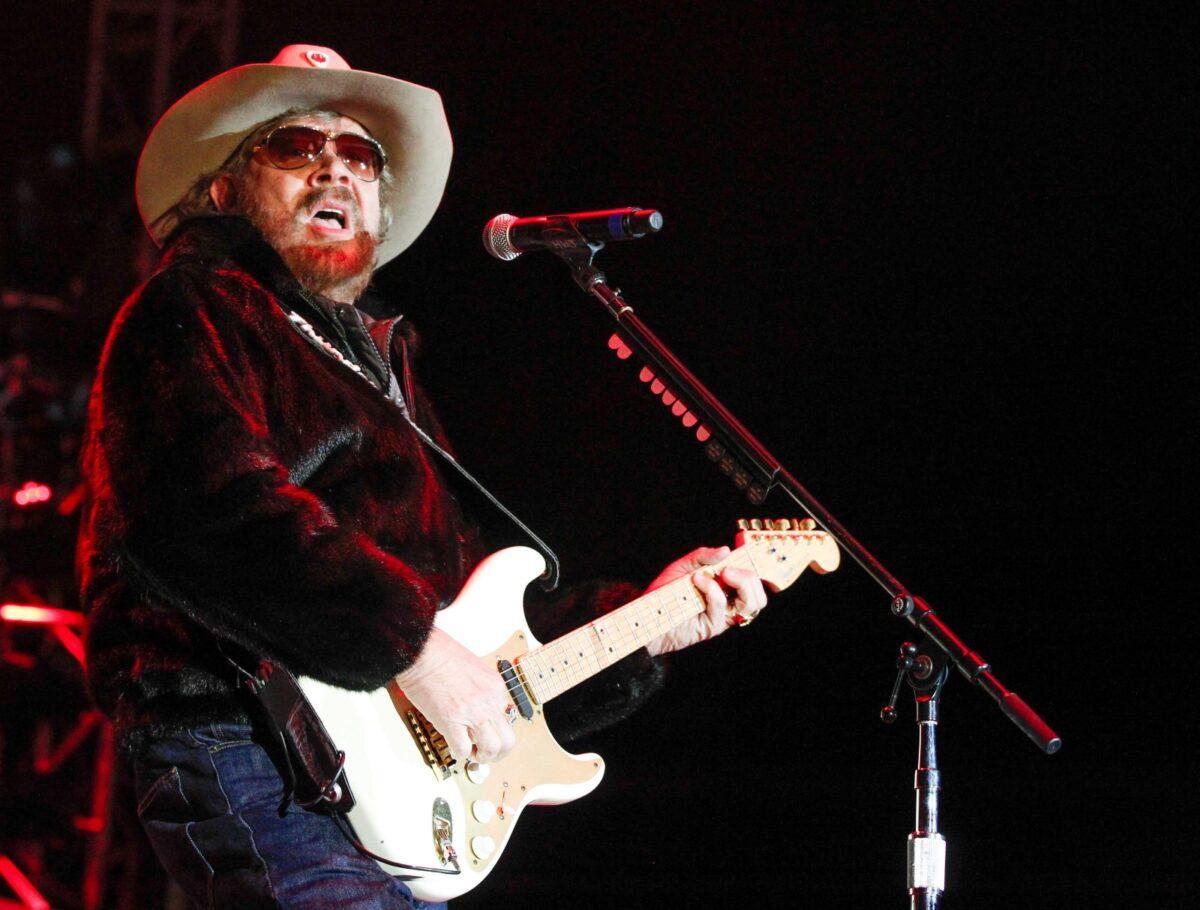 Hank Williams Jr. performs at the Fifth annual New Year's Eve Bash on Broadway in Nashville, Tennessee, on Dec. 31, 2013. (Terry Wyatt/Getty Images)