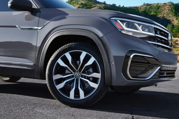 21-inch alloy wheels. (Courtesy of VW)