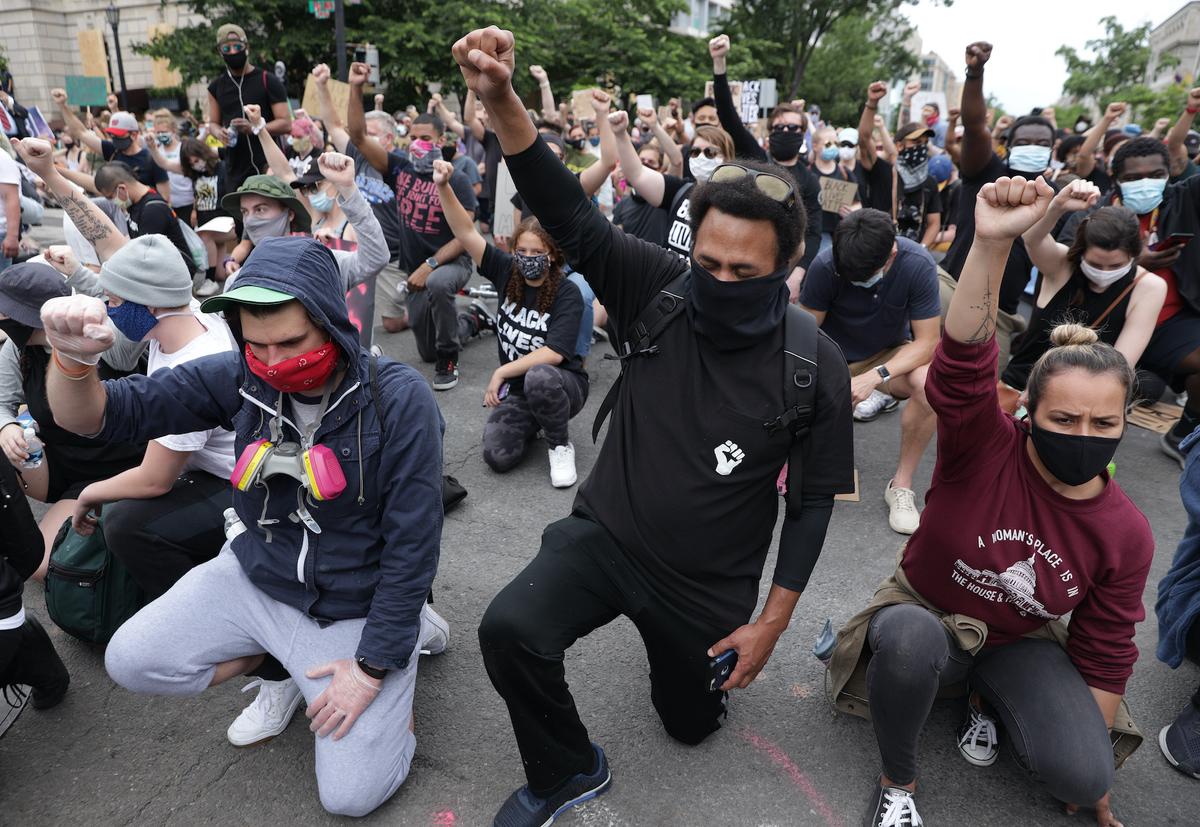 Demonstrators kneel and raise their fists during a protest against police brutality in Washington on June 2, 2020. (Alex Wong/Getty Images)
