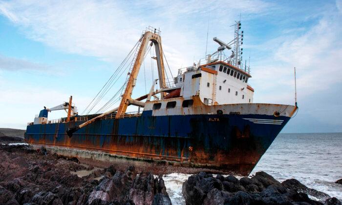 250-Foot-Long ‘Ghost Ship’ Washes Up on Irish Coast, Owners Remain Untraced