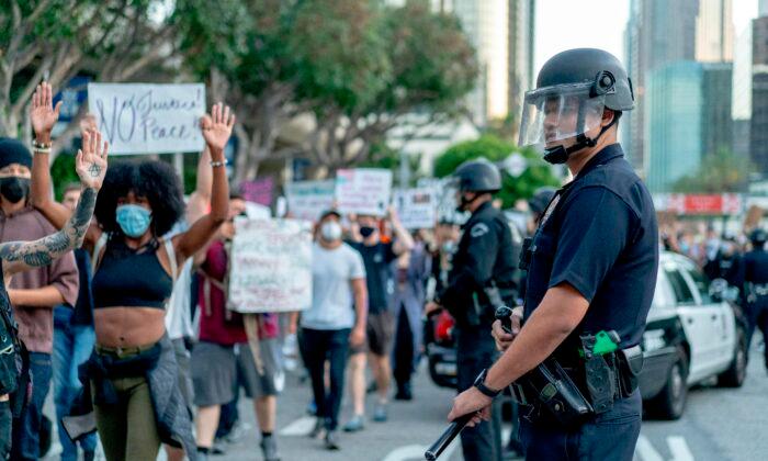 LA Police Commission OKs Policy to Exempt Media From Protest Dispersals