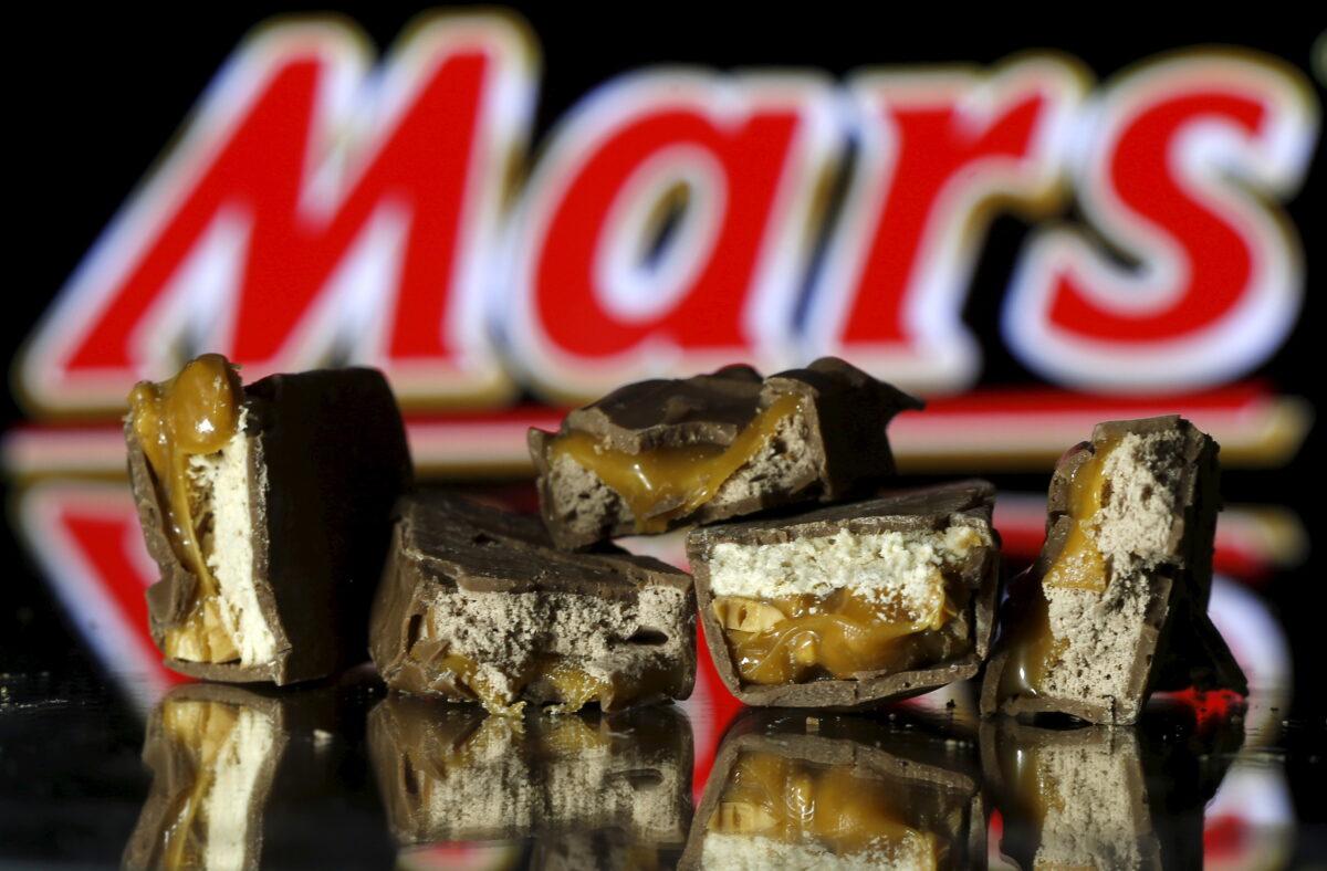 Mars bars are seen in an illustration on Feb. 23, 2016. (Dado Ruvic/Reuters)