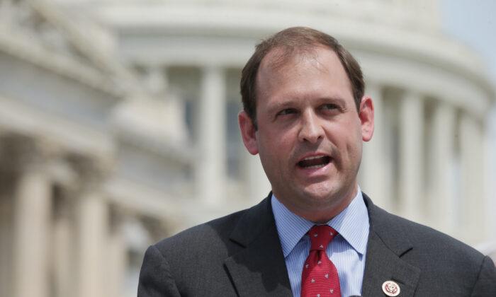 Wife of Rep. Andy Barr Dies at Age 39