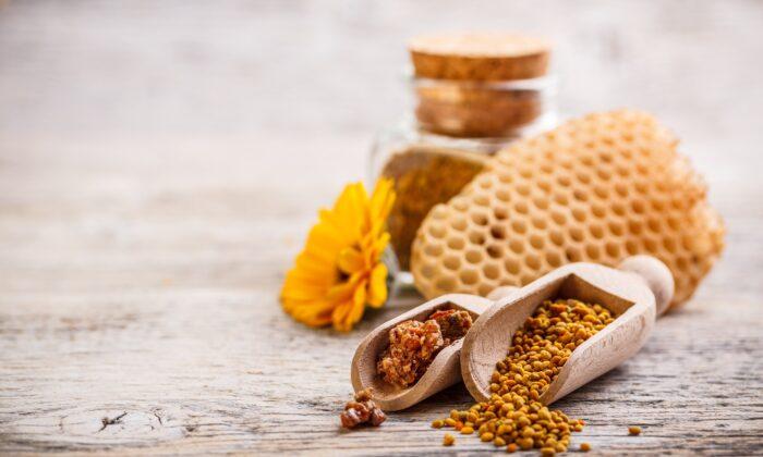 8 Reasons to Consume Bee Propolis