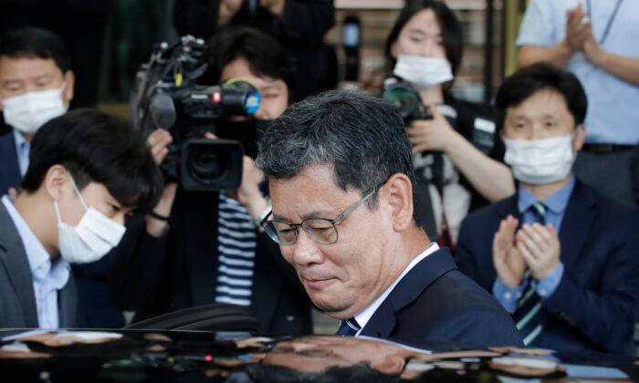 South’s Unification Minister Resigns as Korean Tensions Rise