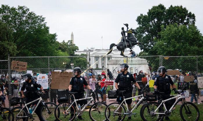 Police Stop Vandals From Taking Down Andrew Jackson Statue Near White House