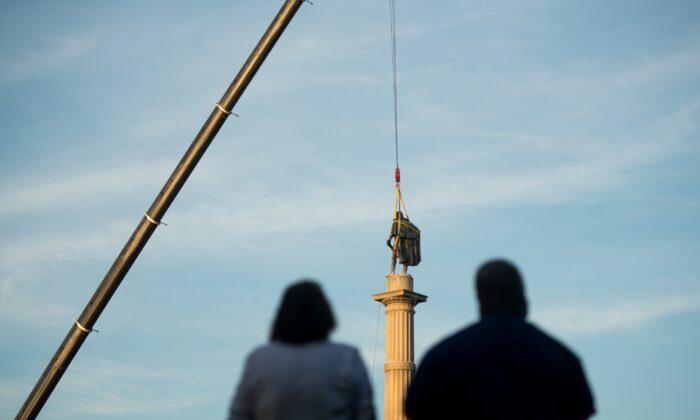 Crews Removing Statue of Slaveowner John Calhoun in Charleston After City Council Vote