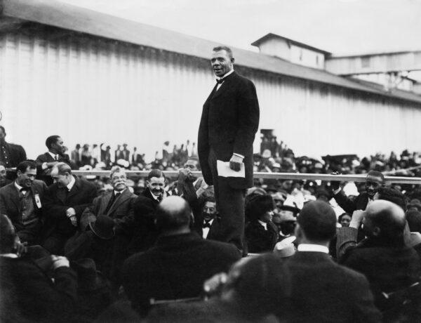 Booker T. Washington making a speech in Mound Bayou, Miss., in 1912. (Everett Collection /Shutterstock)