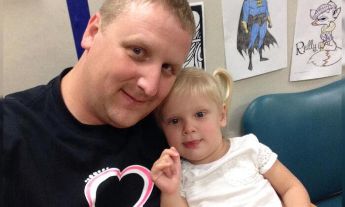 Dad Gets Yelled at by Stranger for Carrying Sick Daughter, His Response Leaves Man in Tears