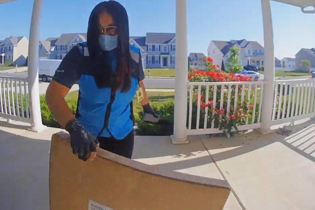 Teen Adds Hilarious ‘Additional Instructions’ to Amazon Order, and They Follow Them to a Tee