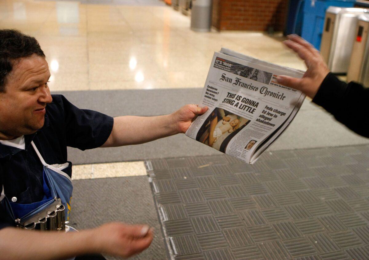 A vendor sells a newspaper at the San Francisco Municipal Railway station in San Francisco, Cali., on Sept. 21, 2007. (Justin Sullivan/Getty Images)