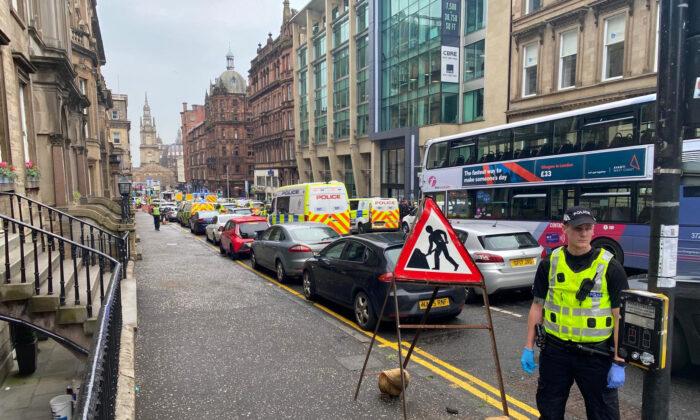 Knifeman Stabs 6 in Glasgow Before Being Shot by Police