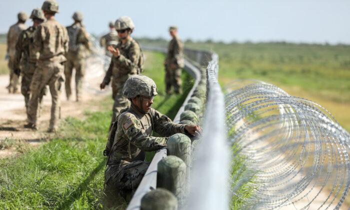 500 National Guard Troops Sent to Texas Border Due to Immigration ‘Crisis’: Governor
