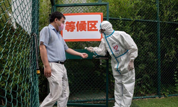Virus Outbreak in Beijing Shuts Down Neighborhoods, Businesses