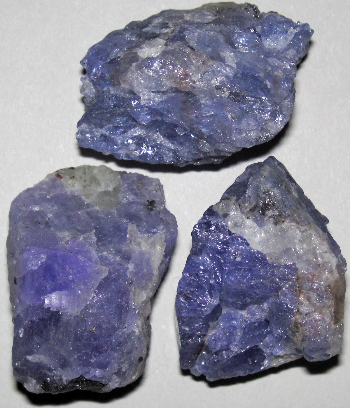 Tanzanite, dull brown when extracted from mines, turns violet-blue when heated; gems pictured on Jan. 13, 2020 (<a href="https://commons.wikimedia.org/wiki/File:Tanzanite_(Merelani_Tanzanite_Deposit,_Merelani_Hills,_Arusha,_Tanzania).JPG">James St. John</a>/CC BY 2.0)