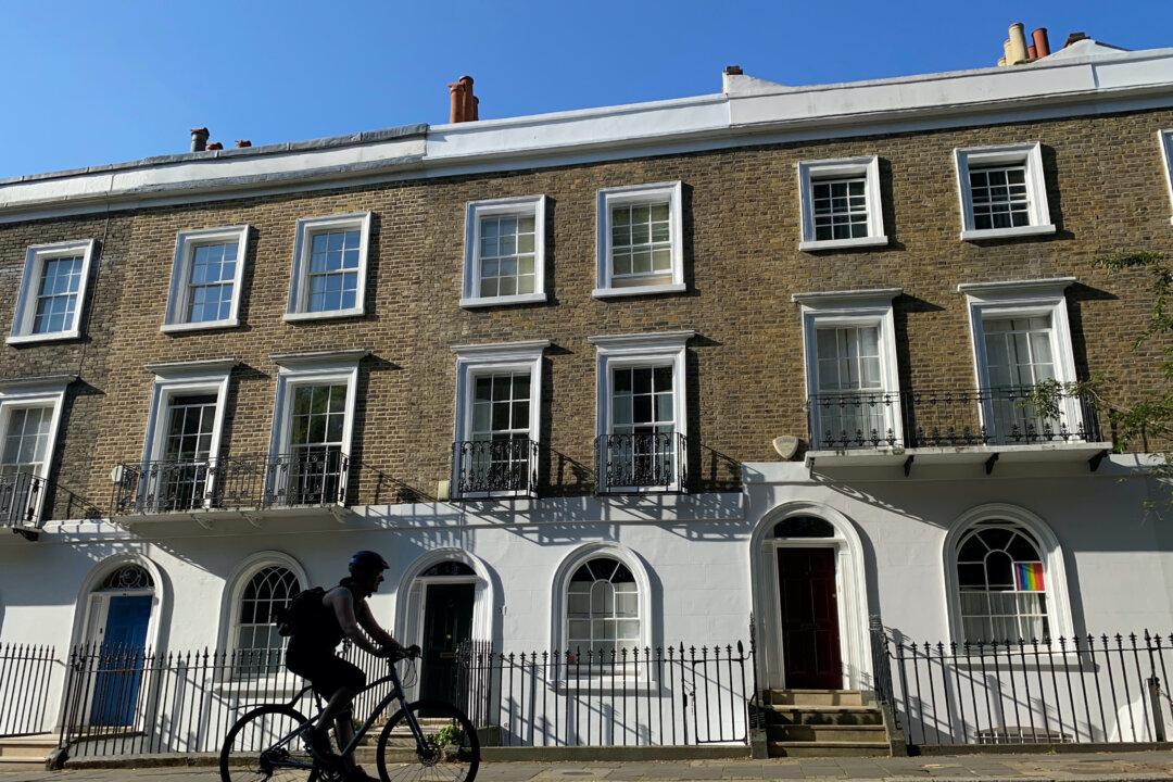 UK House Prices Fall for First Time Since 2012: Nationwide