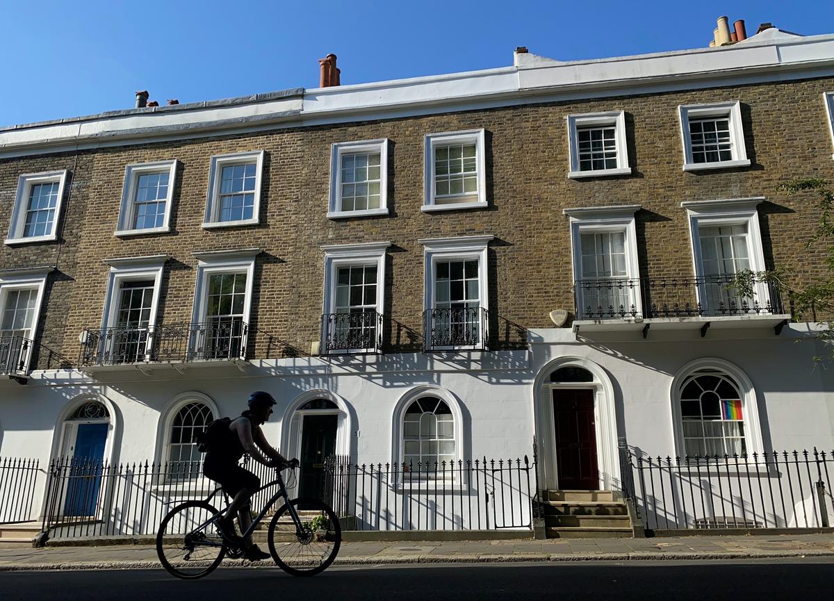 UK House Prices Fall for First Time Since 2012: Nationwide