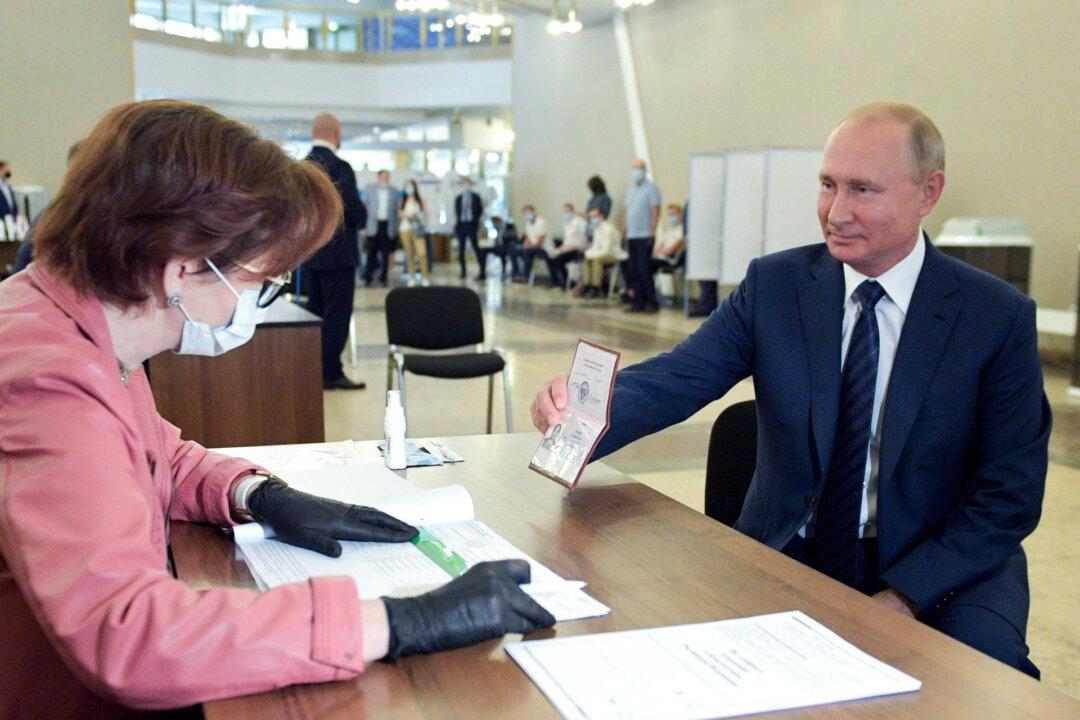 Russians Grant Putin Right to Extend His Rule Until 2036 in Landslide Vote, Initial Results Show
