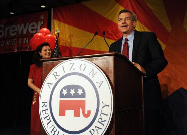David Schweikert (R) addresses the crowd during an Arizona Republican Party election night event at the Hyatt Regency in Phoenix, Arizona, on Nov. 2, 2010. (Laura Segall/Getty Images)