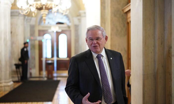 LIVE 11:00 AM ET: Stakeout of Courthouse Where Senator Menendez Appears for Bribery Charges