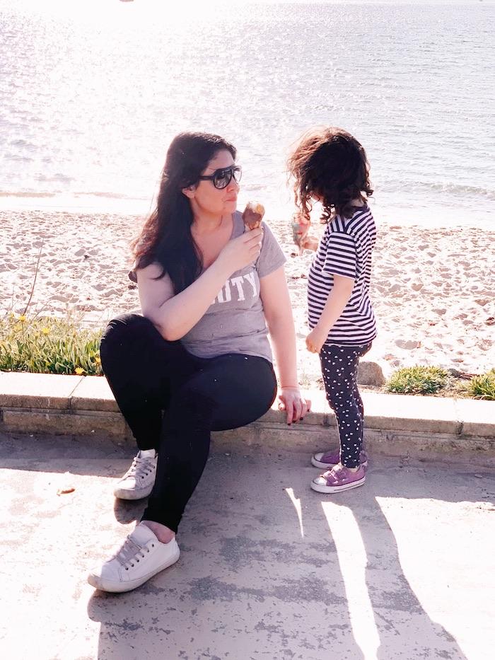 Laura Mazza and her daughter at the beach (Courtesy of <a href="https://www.instagram.com/itslauramazza/">Laura Mazza</a>)