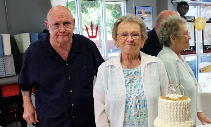 Couple Married for 53 Years Die From COVID-19 Within an Hour of Each Other, Holding Hands