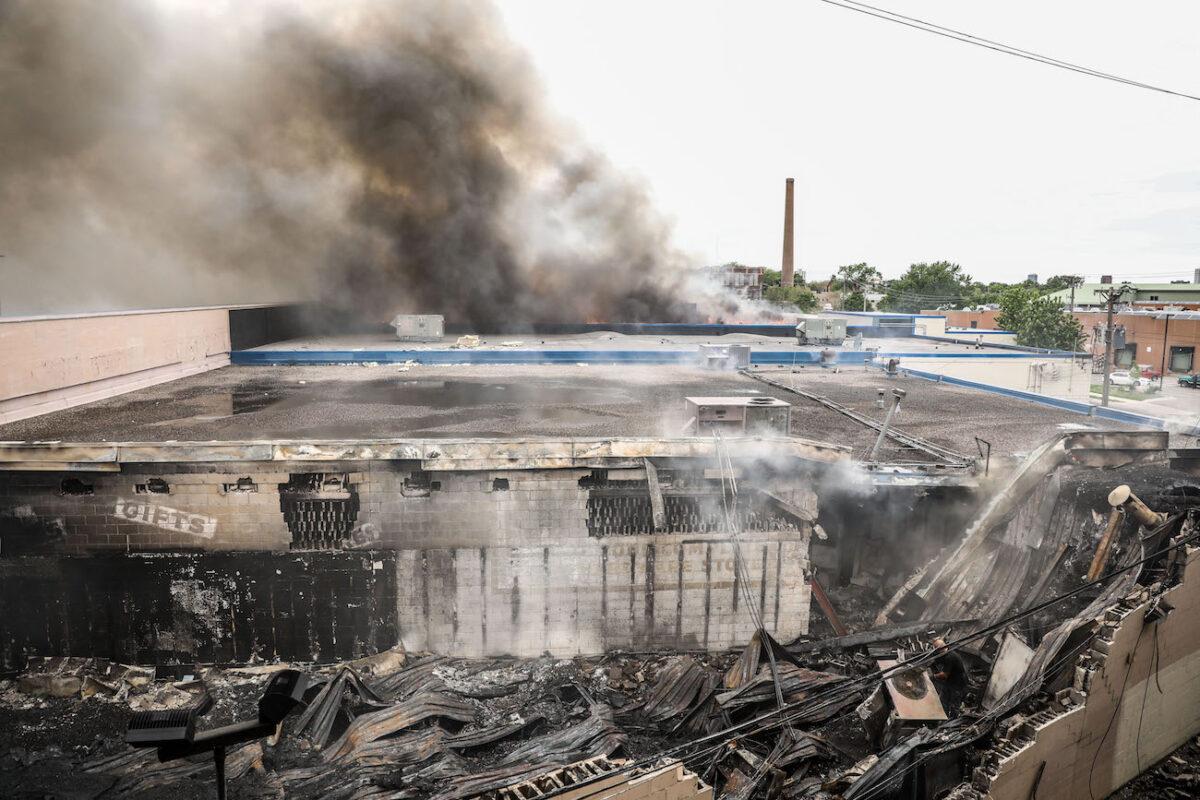 Buildings continue to burn in the aftermath of a night of protests and violence following the death of George Floyd, in Minneapolis, Minn., on May 29, 2020. (Charlotte Cuthbertson/The Epoch Times)