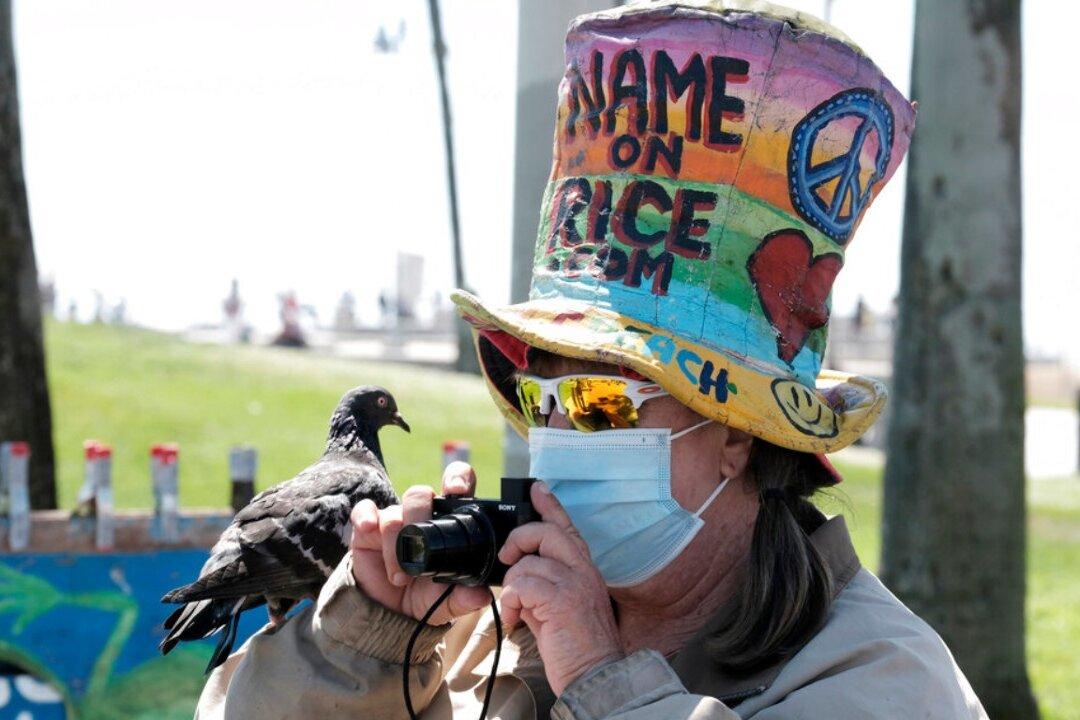 Californians Celebrate July 4 With Virtual Parades, Masks