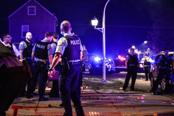 Police investigate the scene of a shooting in Chicago, Ill., on July 4, 2020. (Carly Behm/Chicago Sun-Times via AP)